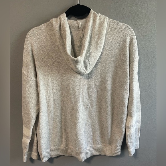 American Eagle gray pullover hooded sweater. Size Small. - Picture 4 of 9
